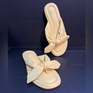 Yellow Bow Thong Summer Sandals women’s size 6